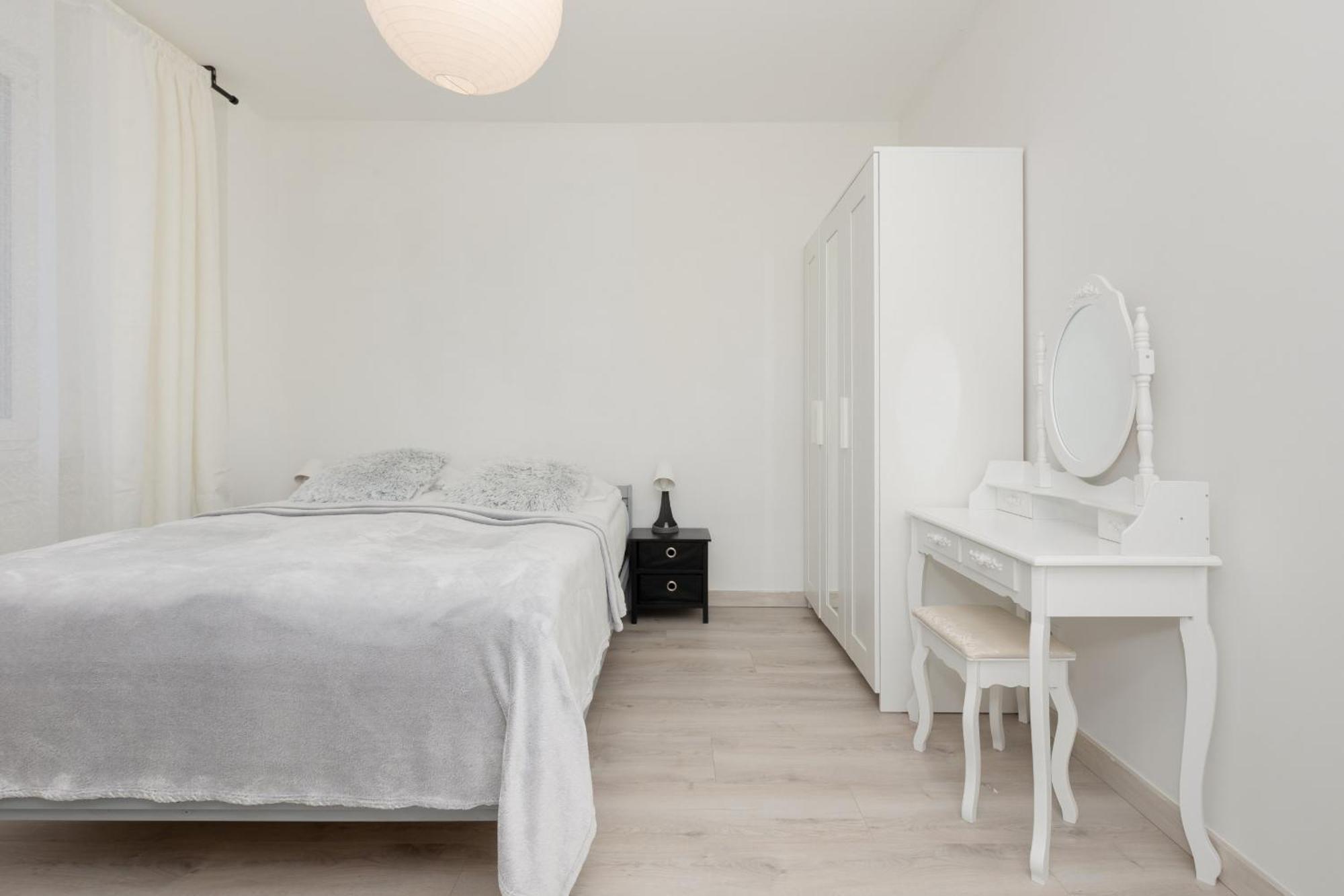 Kopcinskiego Bright & Spacious Ursynow By Renters Apartament