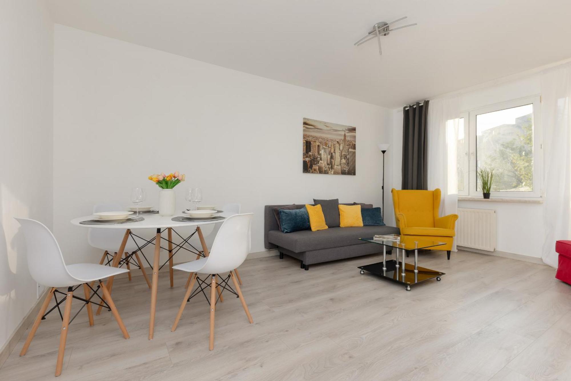 Kopcinskiego Bright & Spacious Ursynow By Renters * Warszawa